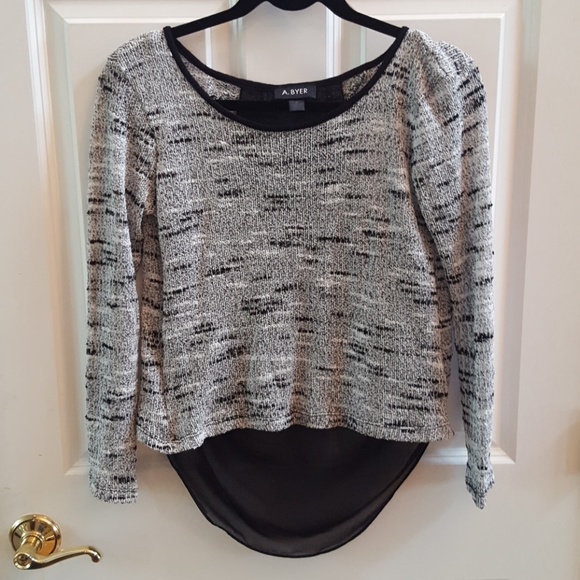 Top - Picture 2 of 3